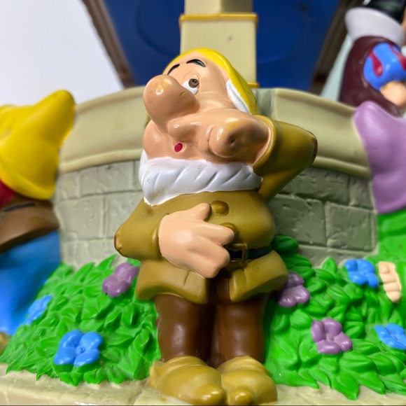 Snow White Wishing Well Plastic Disney Bank Kids - Picture 12 of 16